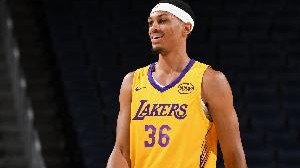 效率颇高！贝兹利上半场4投3中&amp;三分1中1 拿下7分6板2助1帽