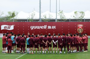 开云体育官网-艰难取胜后，U22国足主帅训话6分钟：不要带着压力踢球