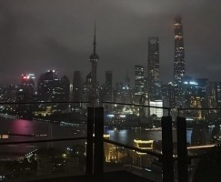 小孩哥首次中国行！亚马尔社媒晒上海夜景照片